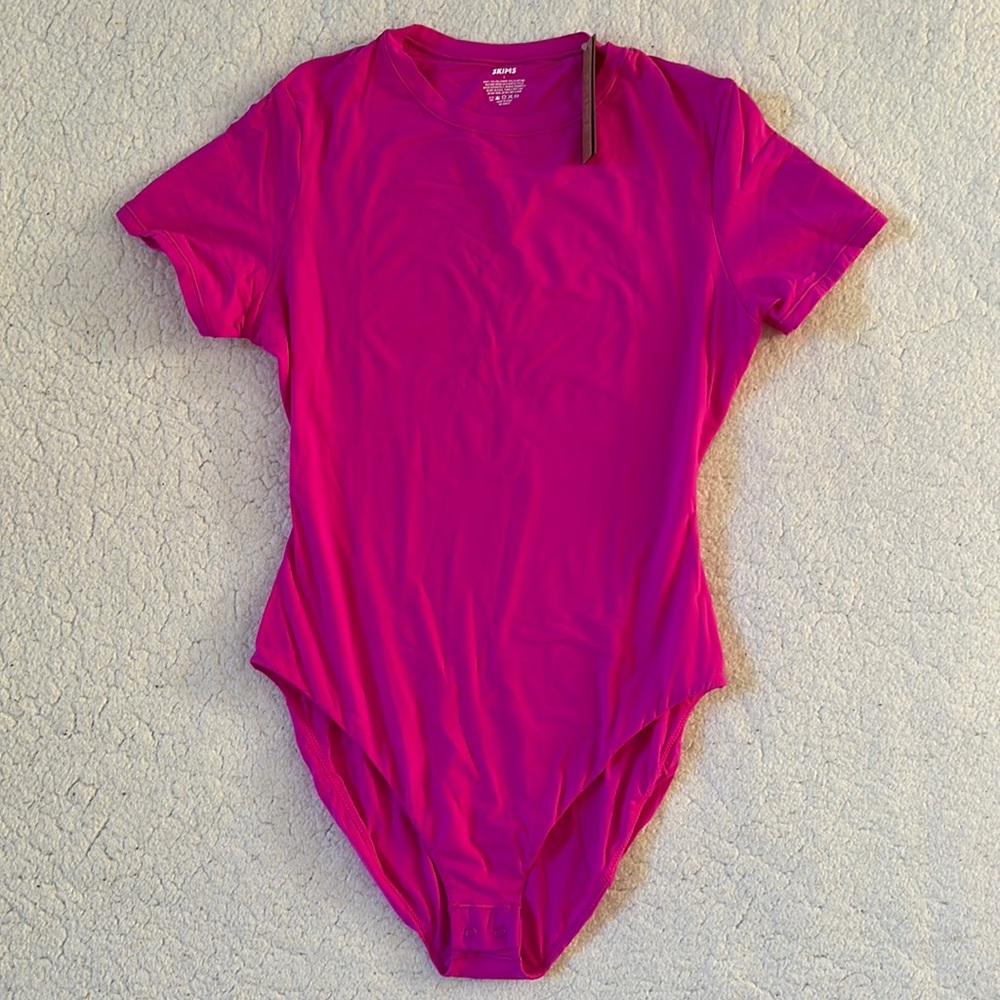 NWT | Skims | Fits Everybody T-Shirt Bodysuit In Fuchsia Size L